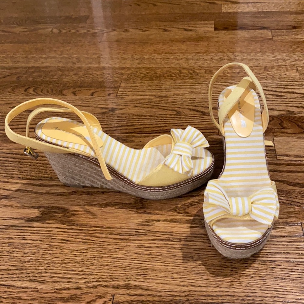 Women’s size 7 1/2 yellow bow wedges